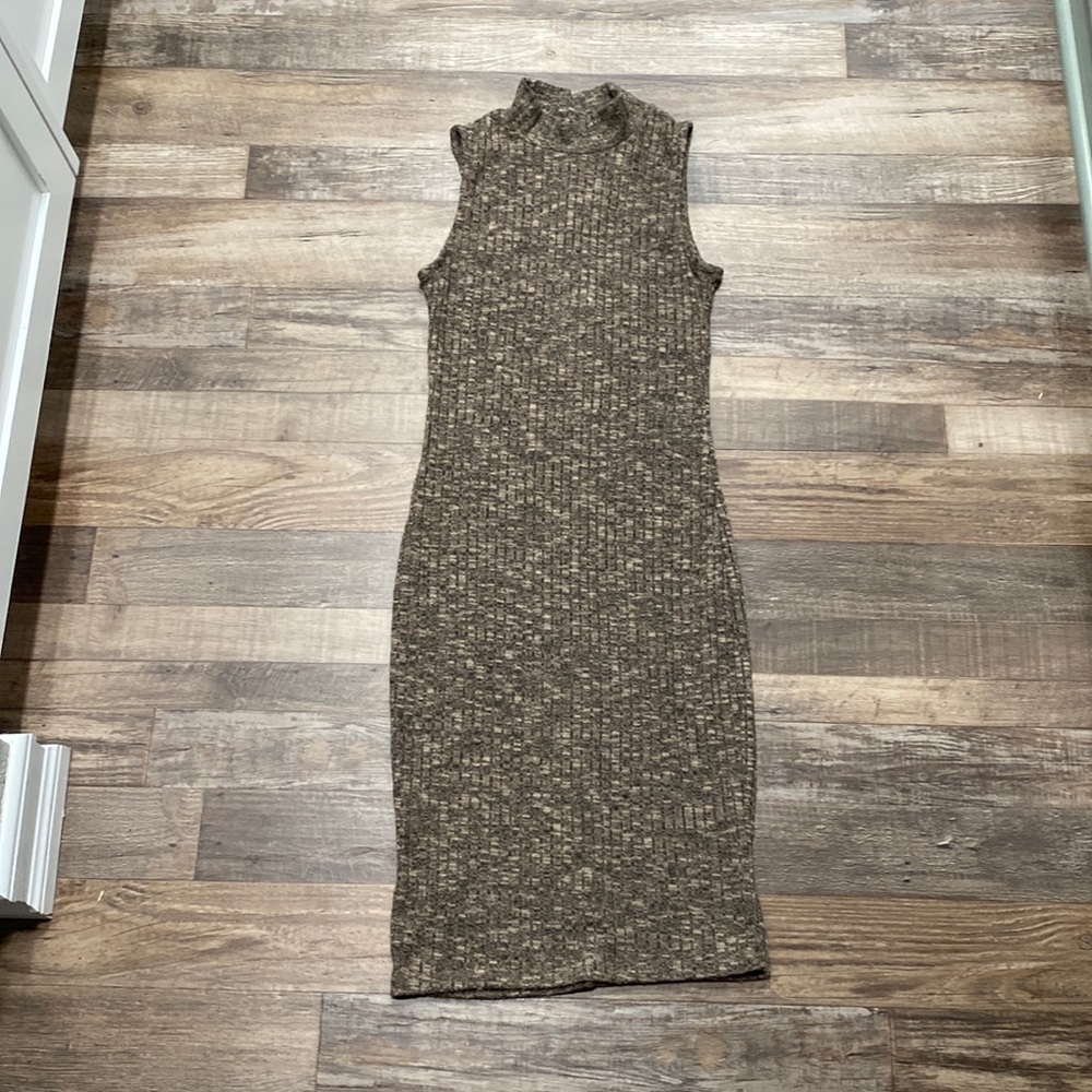 NWT • iris Forever 21 • Taupe Mock Neck Bodycon Midi dress